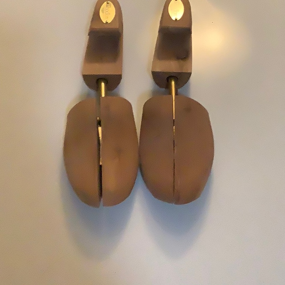Brown Shoe Trees by Woodlore size Med
